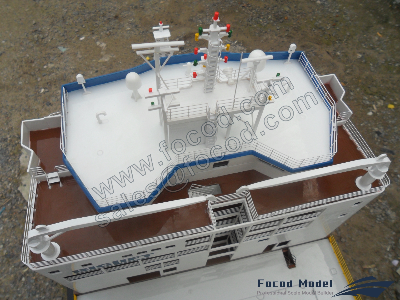 customized model of 155m heavy lift cargo ship Happy Star